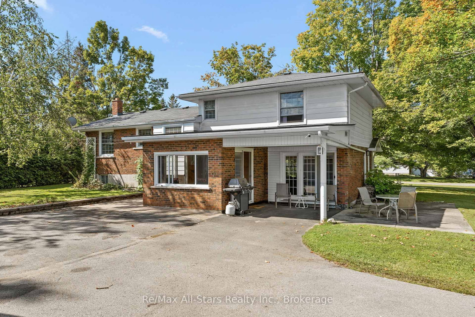 137 Reid Street • Kawartha Lakes, ON photo 2