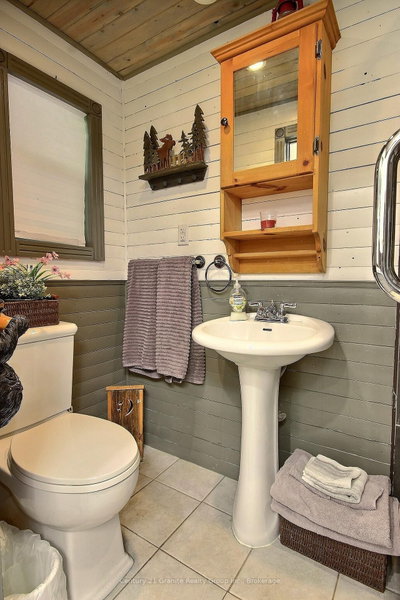 1082 Green Lake Road • Algonquin Highlands, ON photo 9