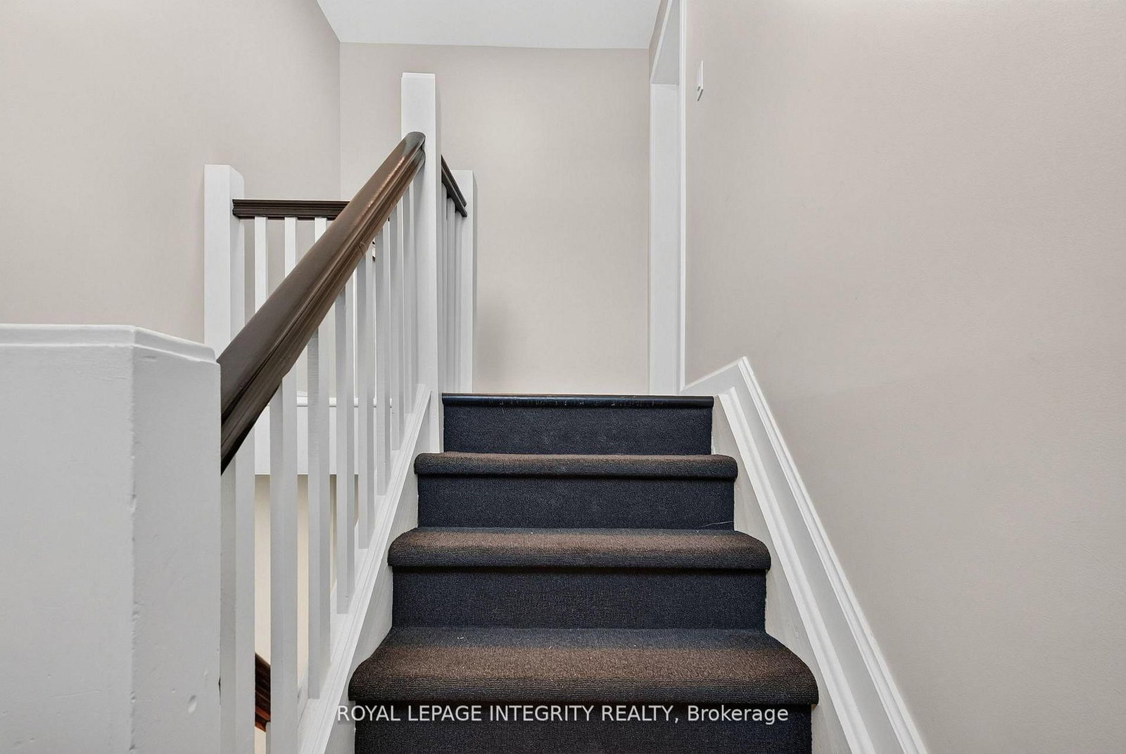 228 Woodroffe Avenue • Ottawa, ON photo 3