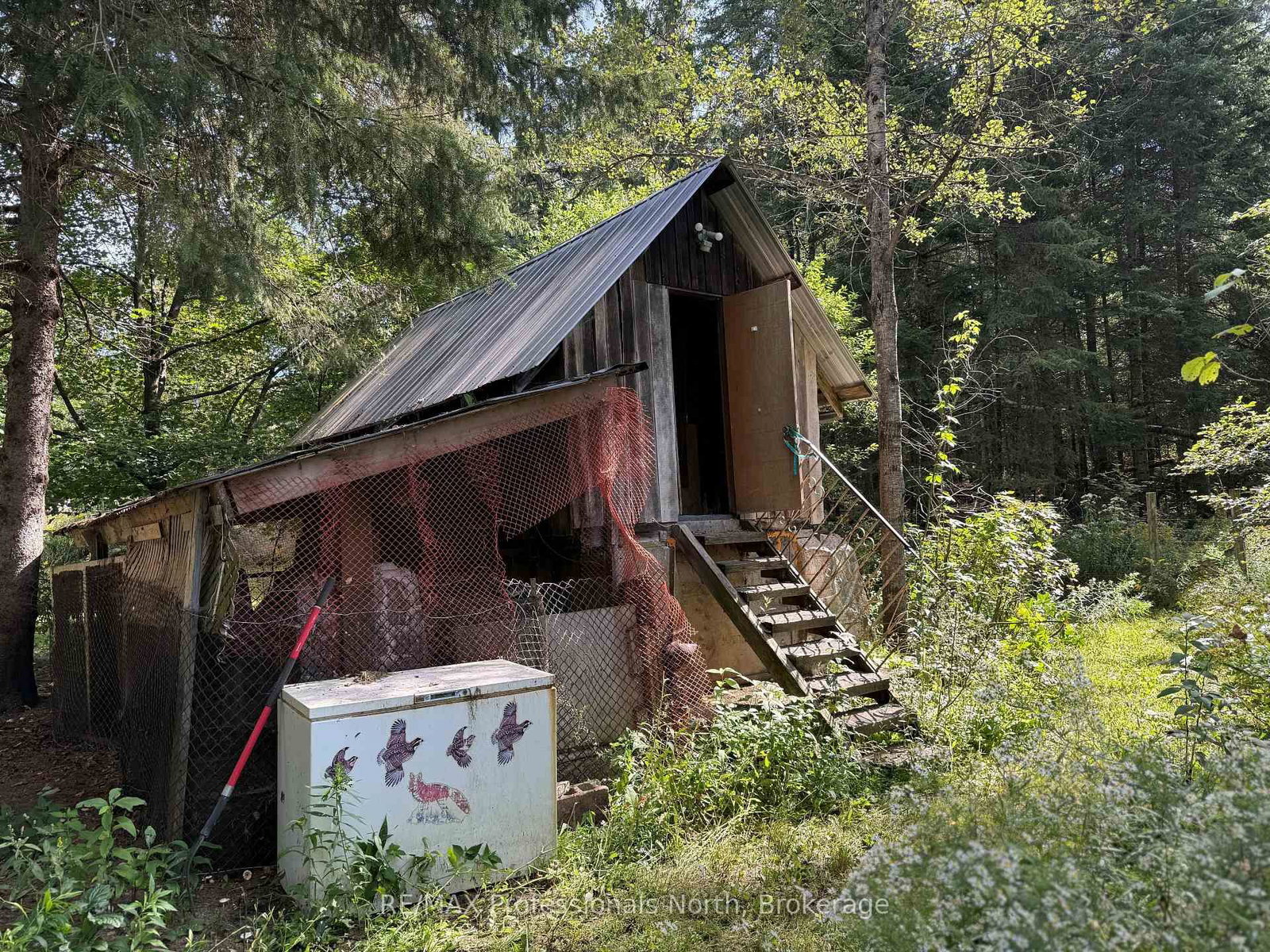 83 Ceramic Mine Road North Road • Huntsville, ON photo 14