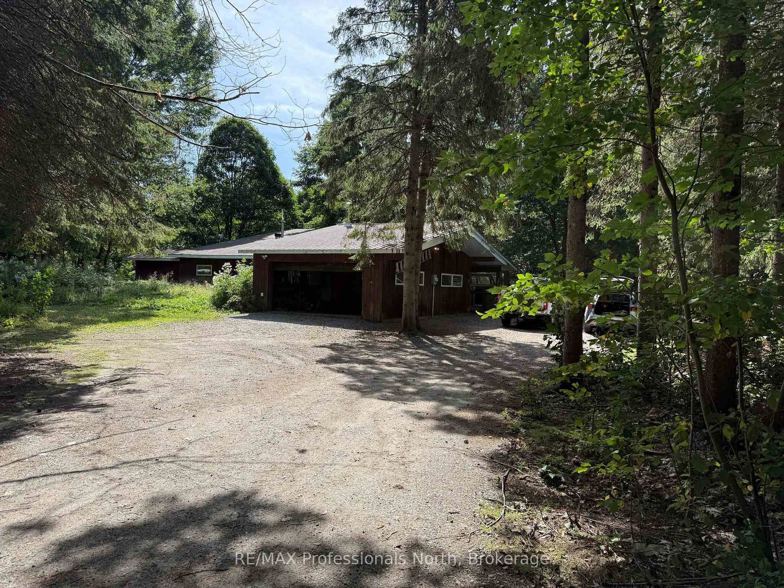 83 Ceramic Mine Road North Road • Huntsville, ON photo 3