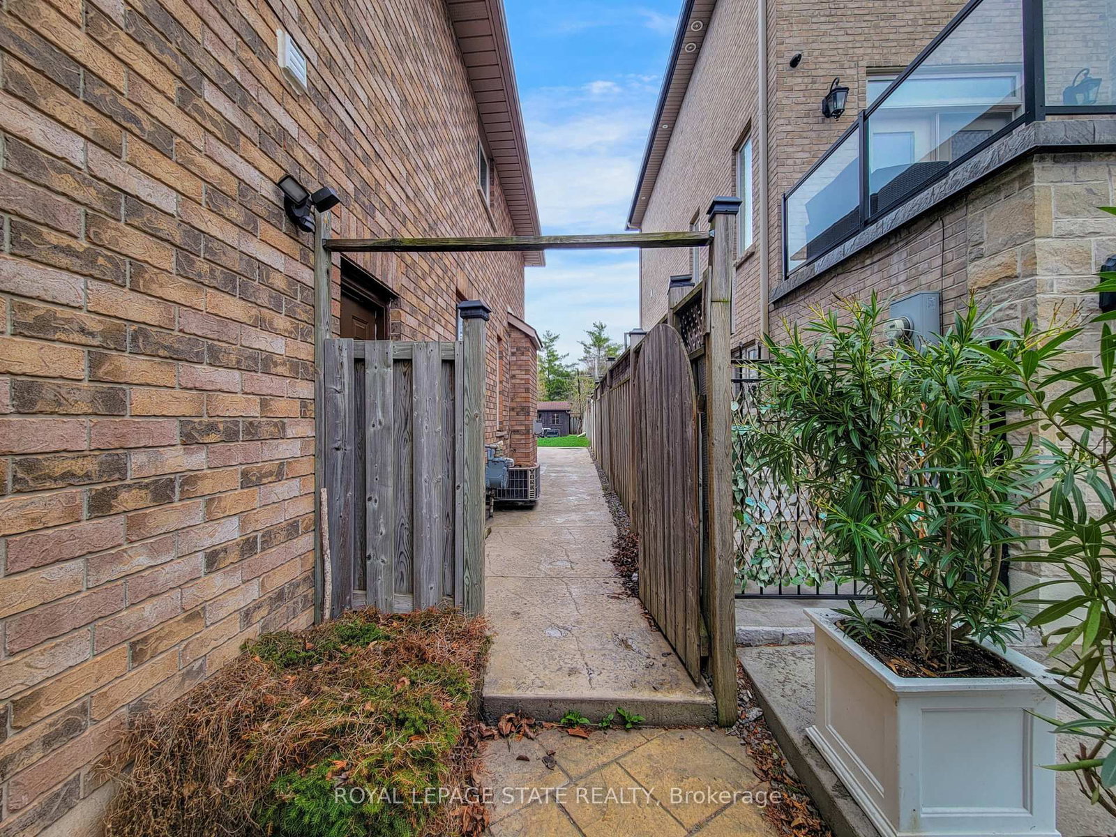 86 Margaret Avenue • Hamilton, ON photo 35