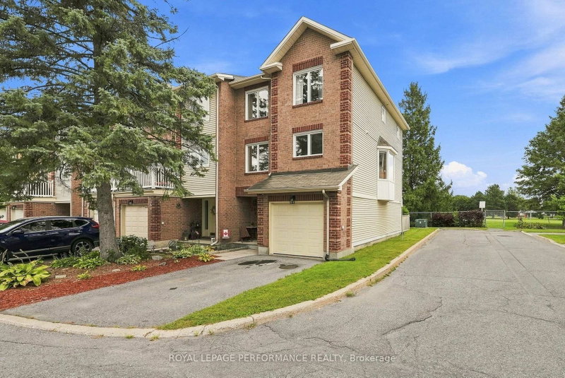 1992 Summerfields Crescent
