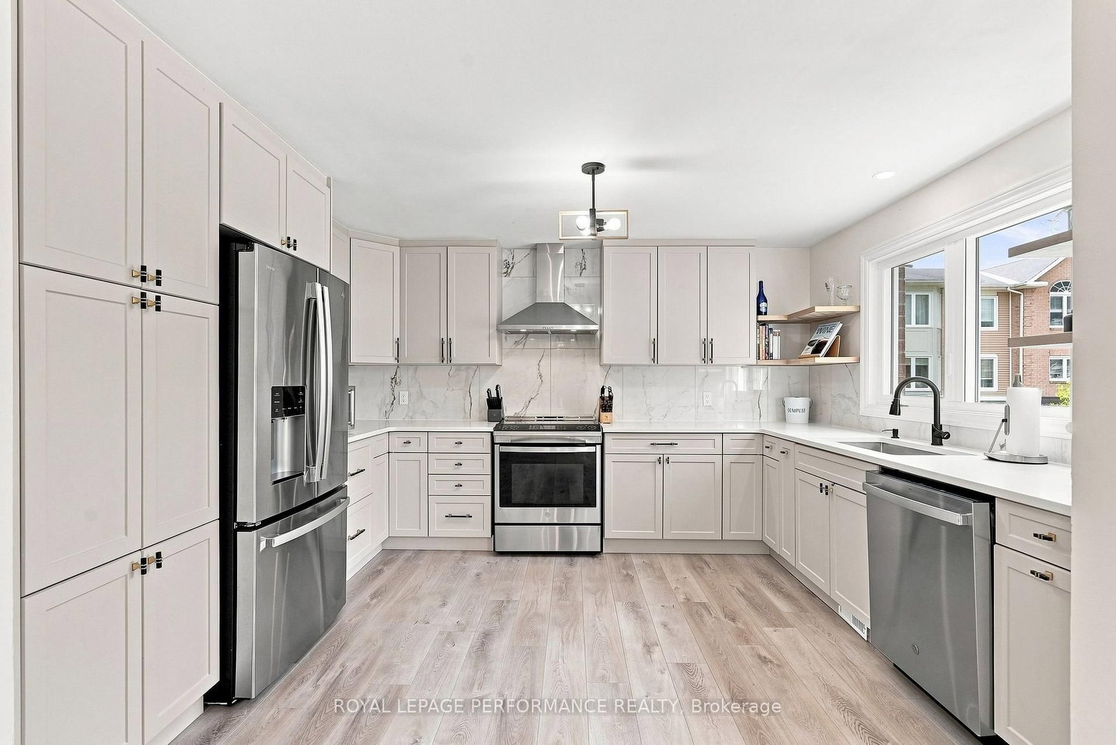 1992 Summerfields Crescent • Ottawa, ON photo 12