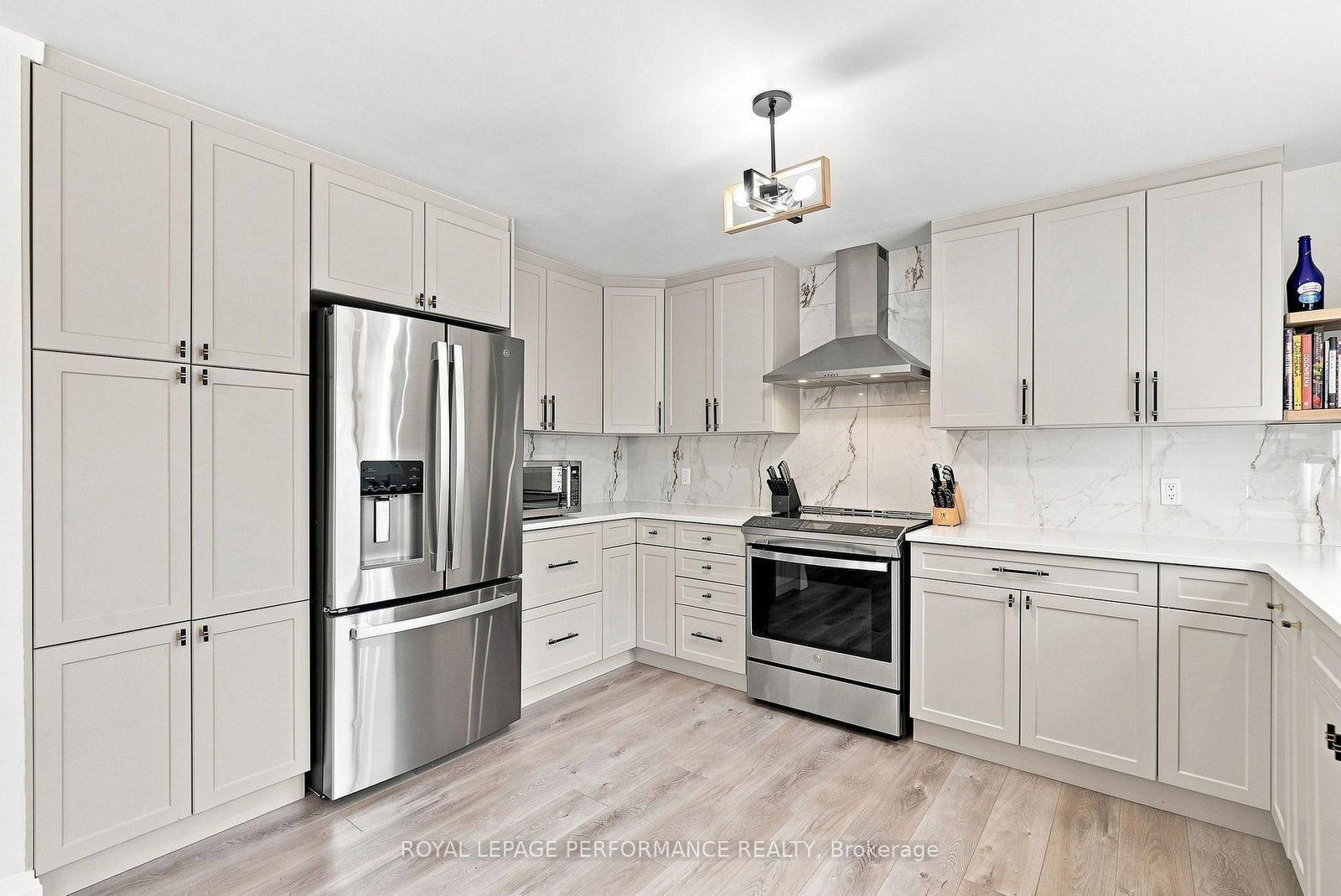 1992 Summerfields Crescent • Ottawa, ON photo 13