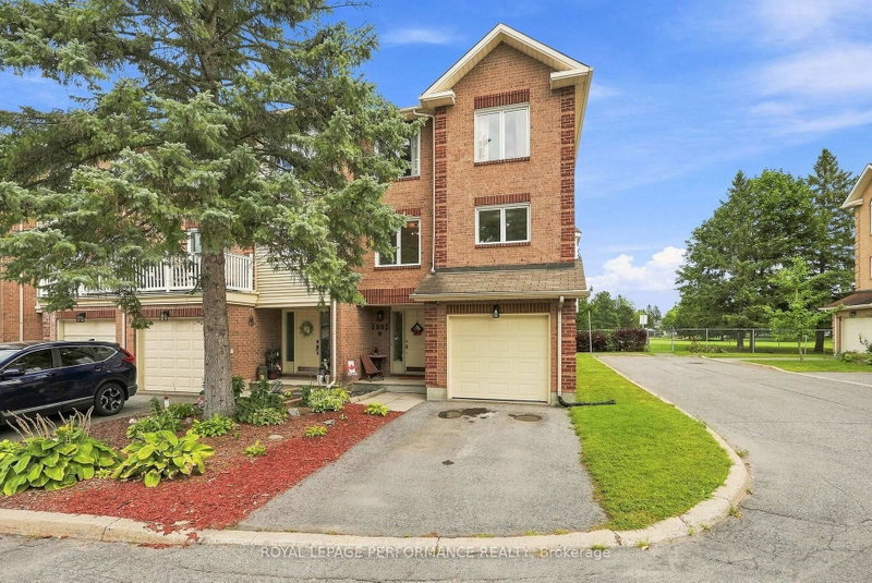 1992 Summerfields Crescent