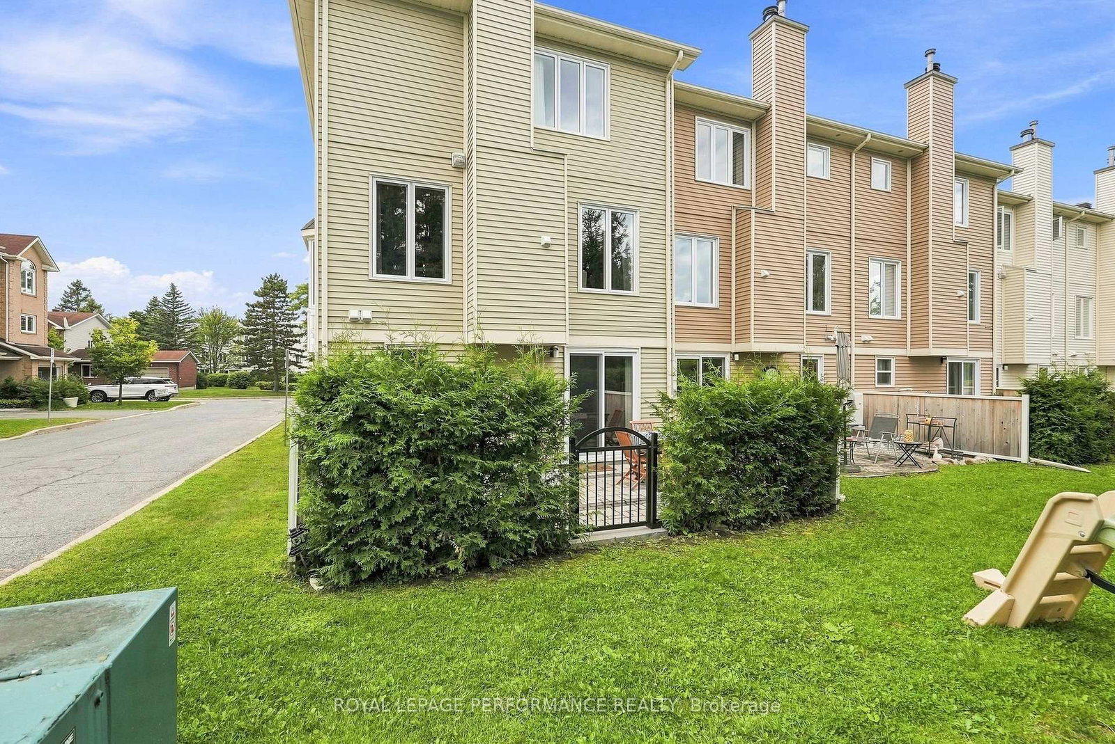 1992 Summerfields Crescent • Ottawa, ON photo 29