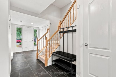 1992 Summerfields Crescent • Ottawa, ON photo 3