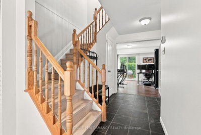 1992 Summerfields Crescent • Ottawa, ON photo 4