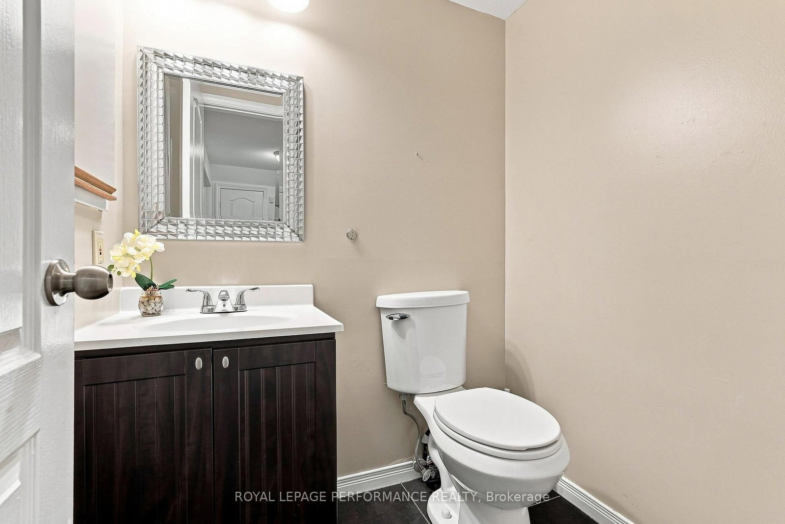 1992 Summerfields Crescent • Ottawa, ON photo 6