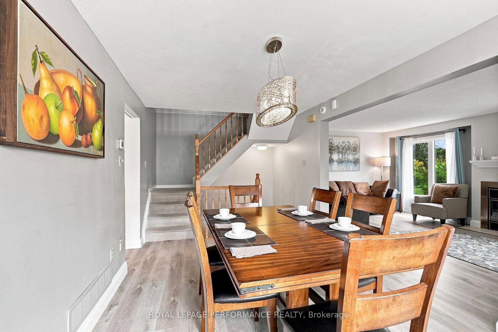 1992 Summerfields Crescent • Ottawa, ON photo 8