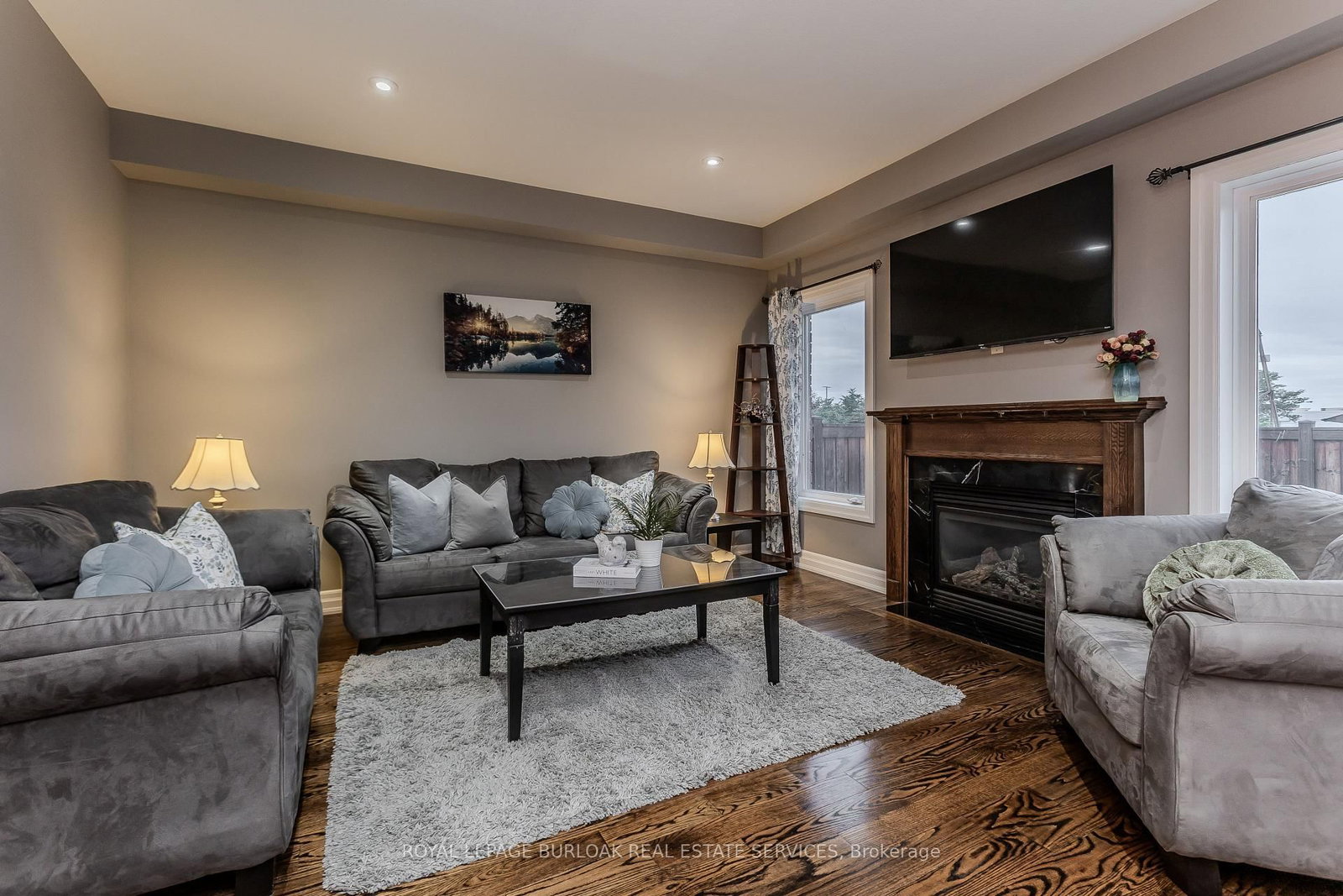 24 Newcastle Court • Hamilton, ON photo 11