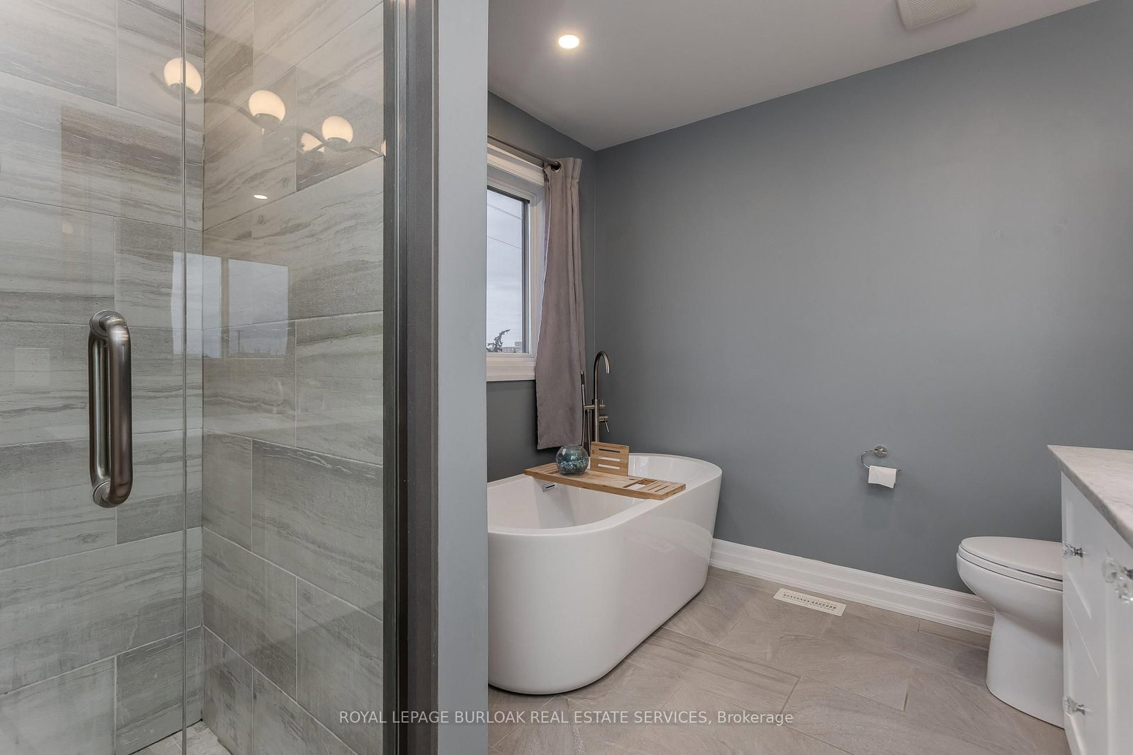 24 Newcastle Court • Hamilton, ON photo 18