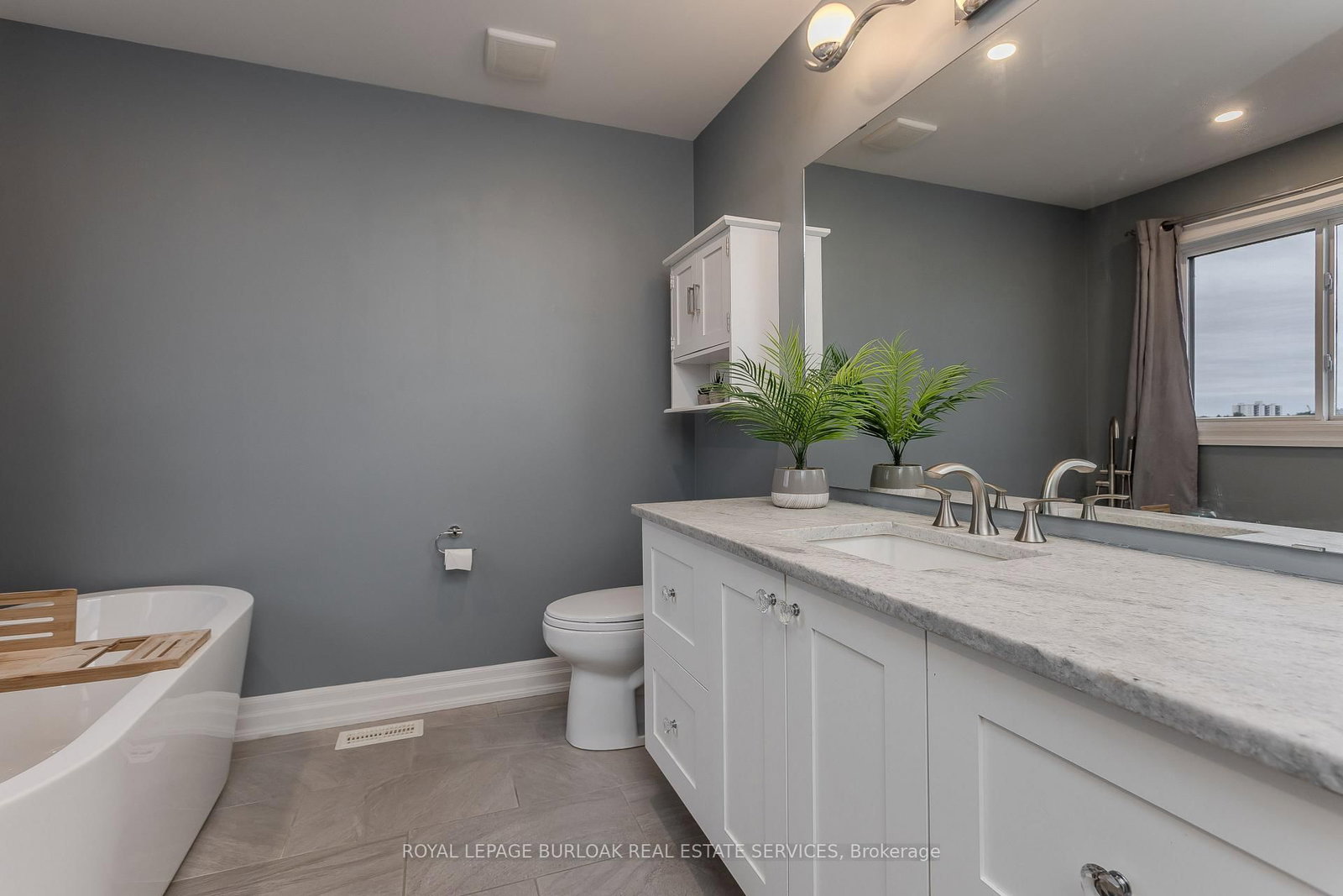 24 Newcastle Court • Hamilton, ON photo 19