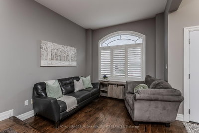 24 Newcastle Court • Hamilton, ON photo 5