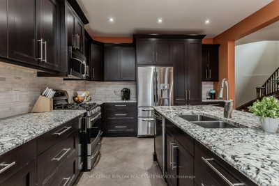 24 Newcastle Court • Hamilton, ON photo 8