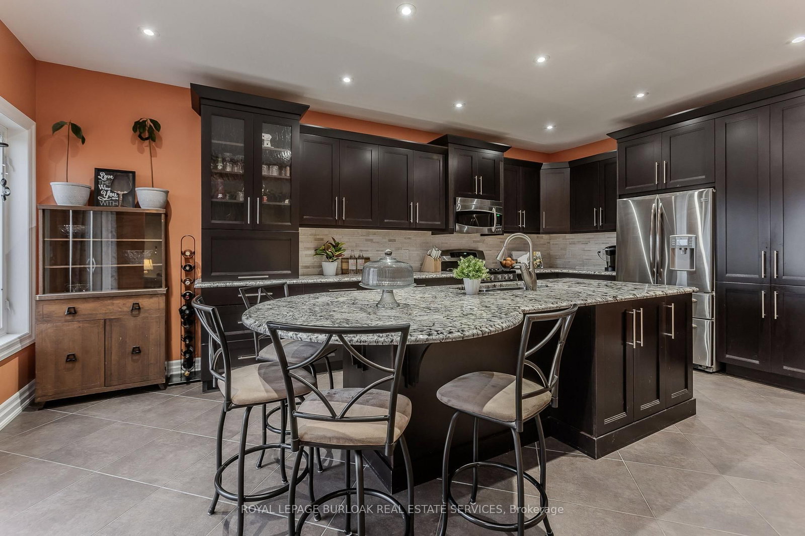 24 Newcastle Court • Hamilton, ON photo 9