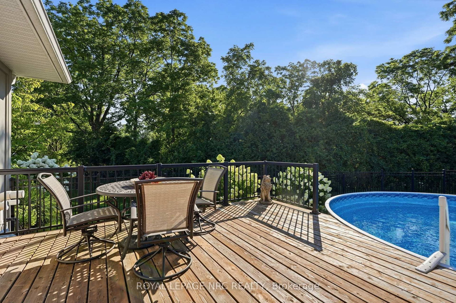 19 Stoneridge Crescent • Niagara-on-the-Lake, ON photo 2