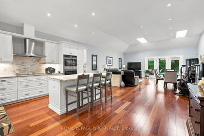 19 Stoneridge Crescent • Niagara-on-the-Lake, ON photo 6