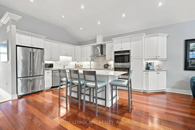 19 Stoneridge Crescent • Niagara-on-the-Lake, ON photo 7