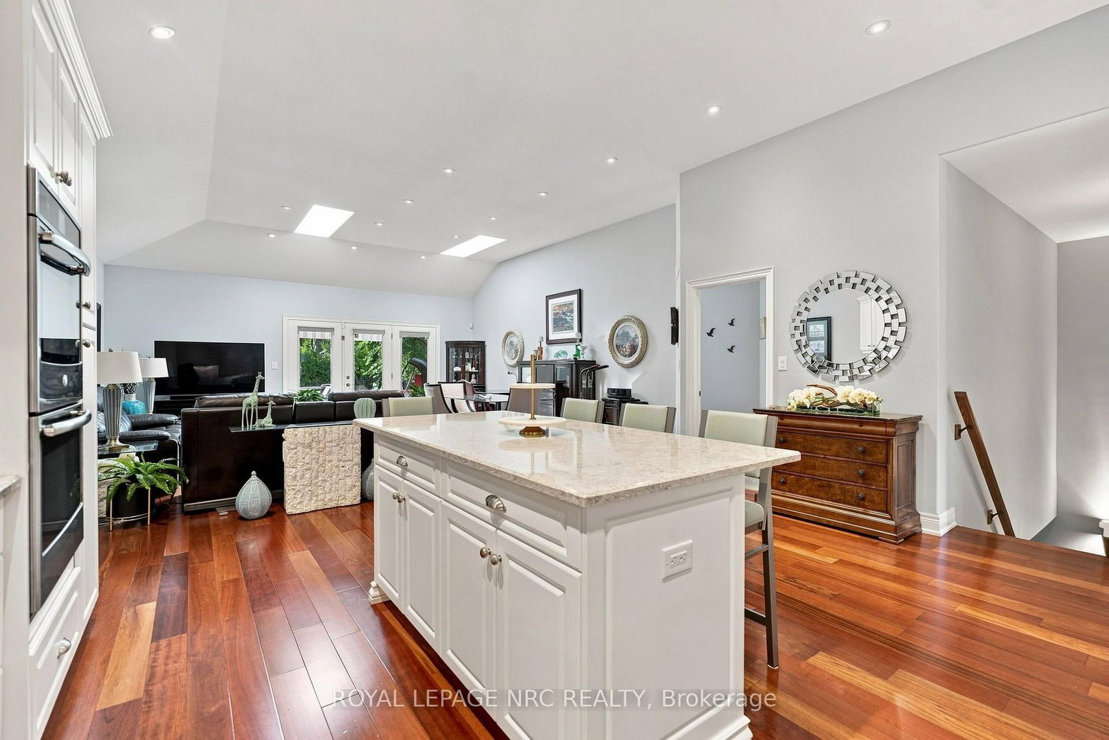 19 Stoneridge Crescent • Niagara-on-the-Lake, ON photo 8