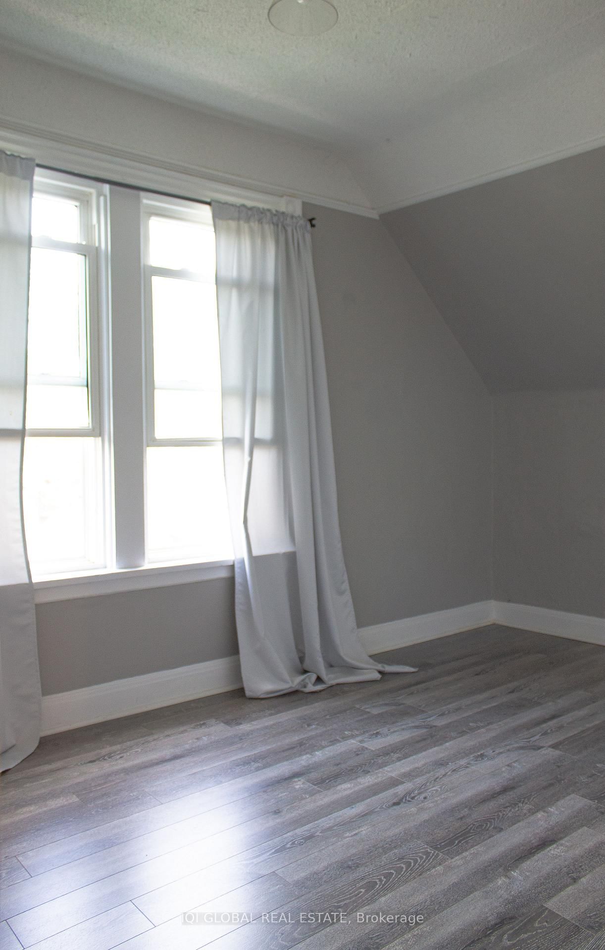 65 Holmes Avenue • Hamilton, ON photo 16