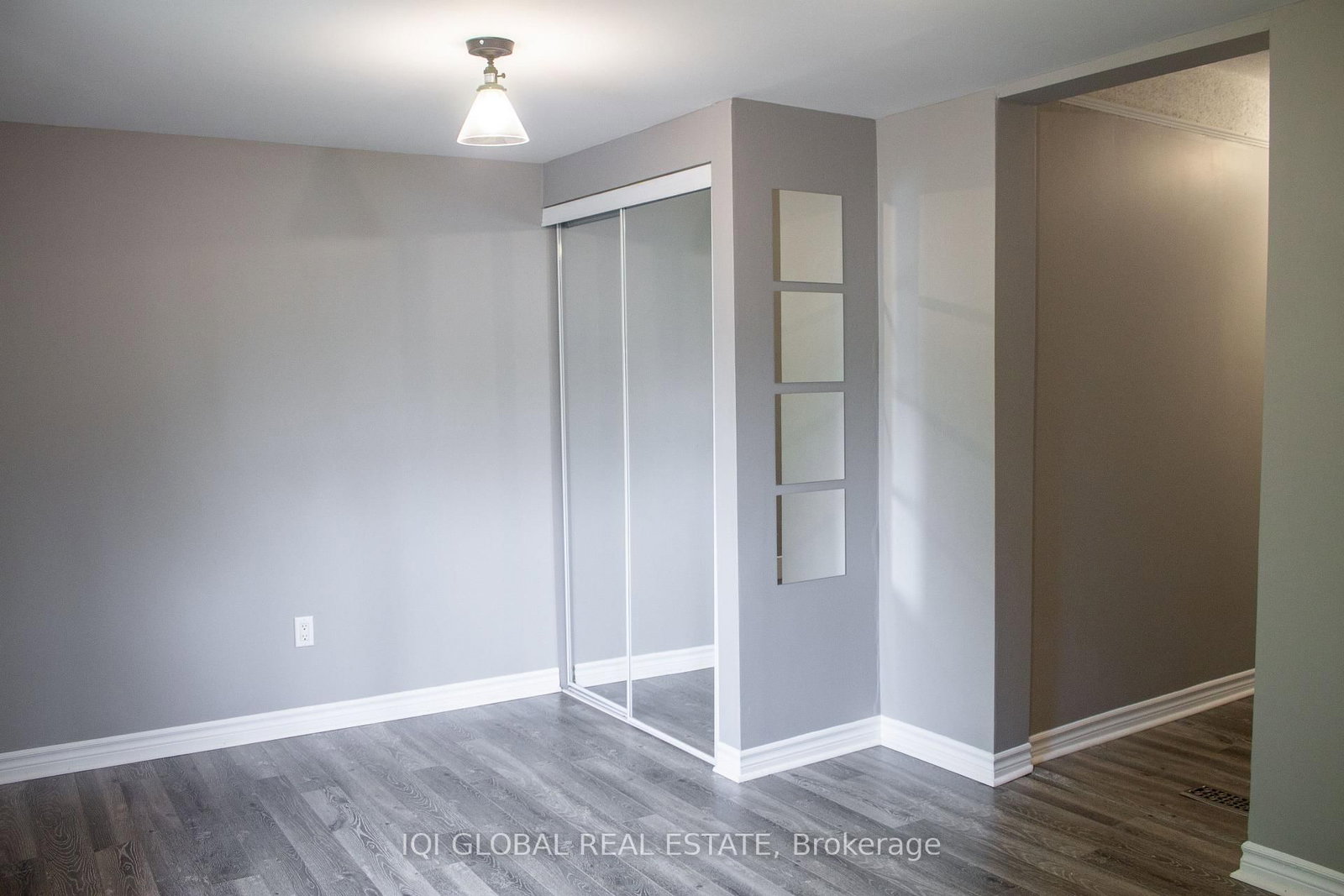 65 Holmes Avenue • Hamilton, ON photo 23