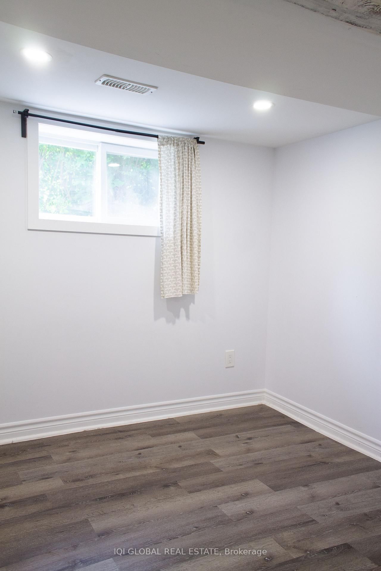 65 Holmes Avenue • Hamilton, ON photo 25