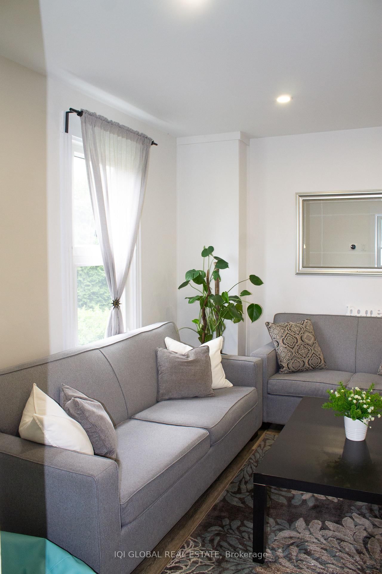 65 Holmes Avenue • Hamilton, ON photo 4