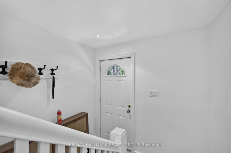 2 - 297 Royal Avenue