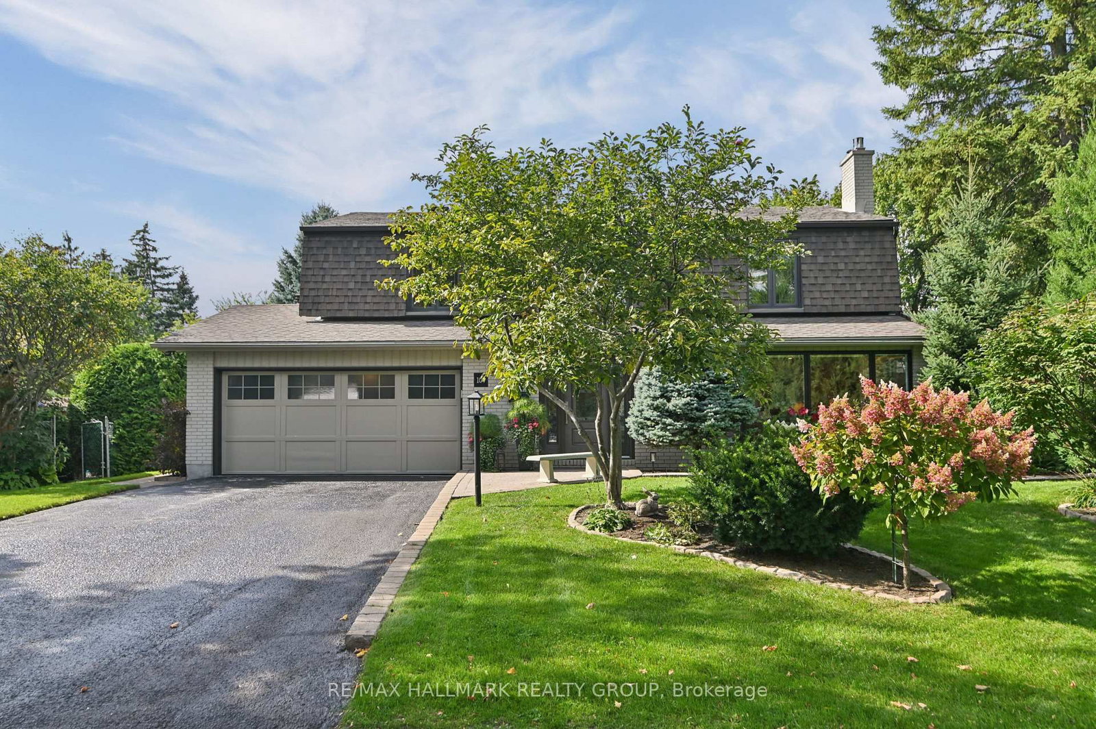 109 Parkglen Court • Ottawa, ON photo 1