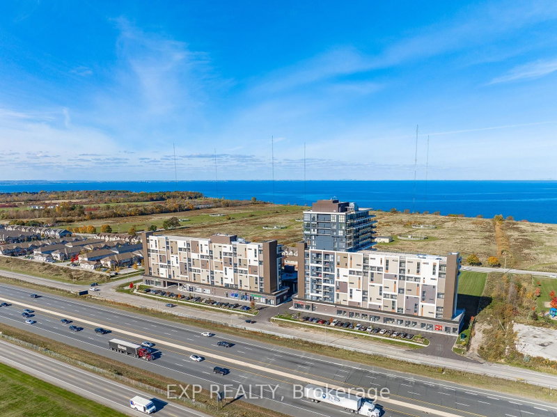 707 - 550 North Service Road