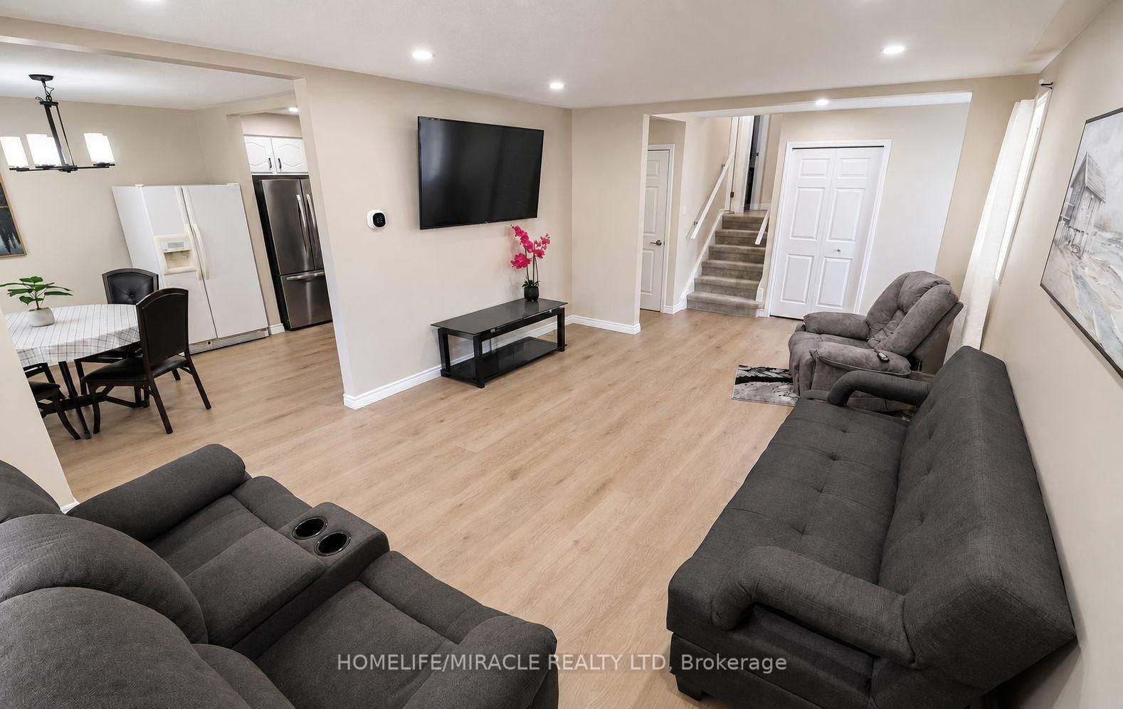 365 Blue Forest Drive • London North, ON photo 2