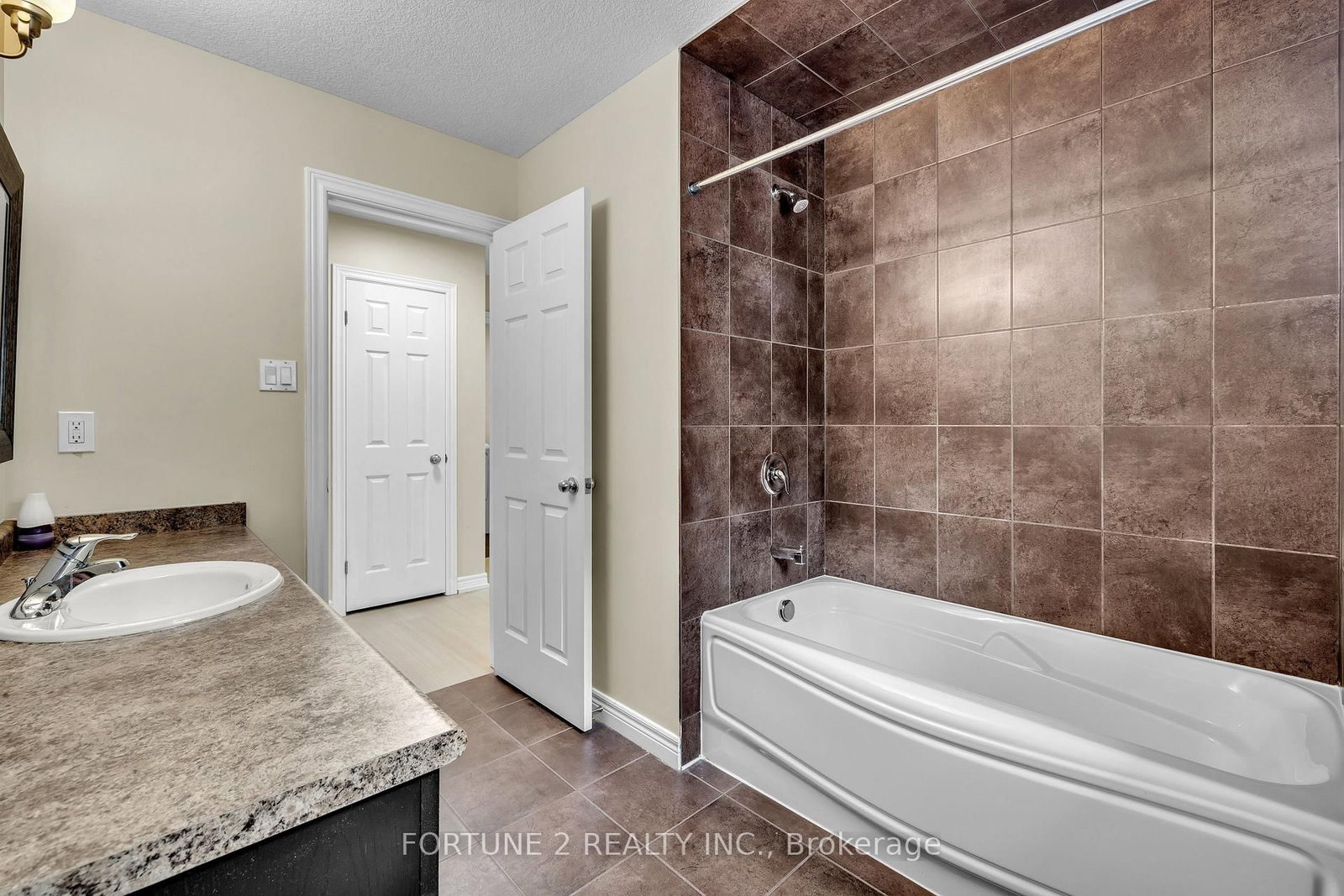 2901 LEMIEUX Walk • London South, ON photo 17