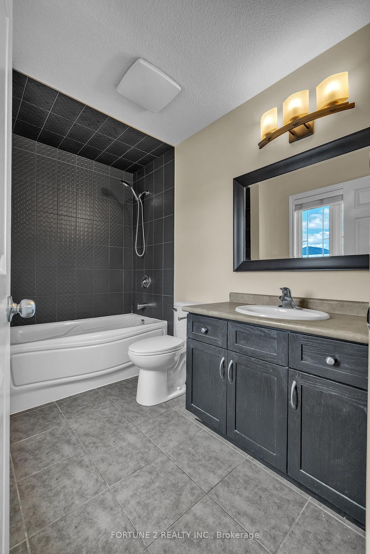 2901 LEMIEUX Walk • London South, ON photo 23