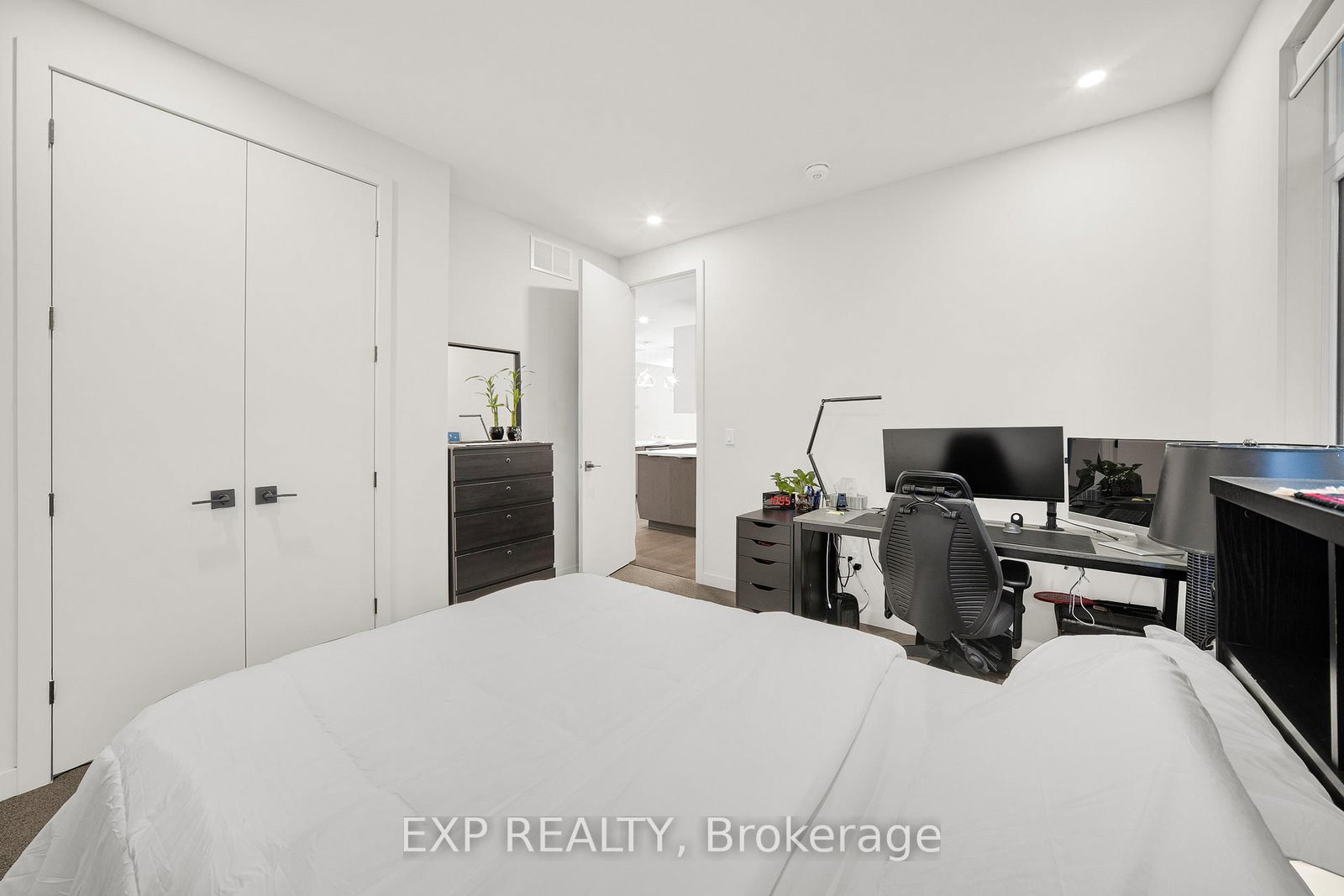 708 Wooler Place • Ottawa, ON photo 20