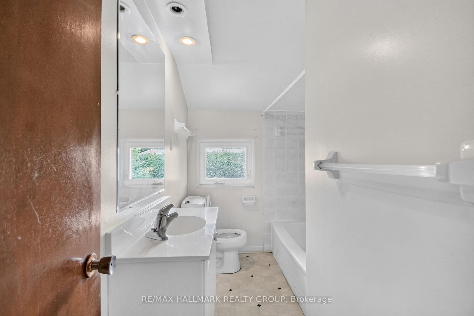 118 Knoxdale Road • Ottawa, ON photo 10