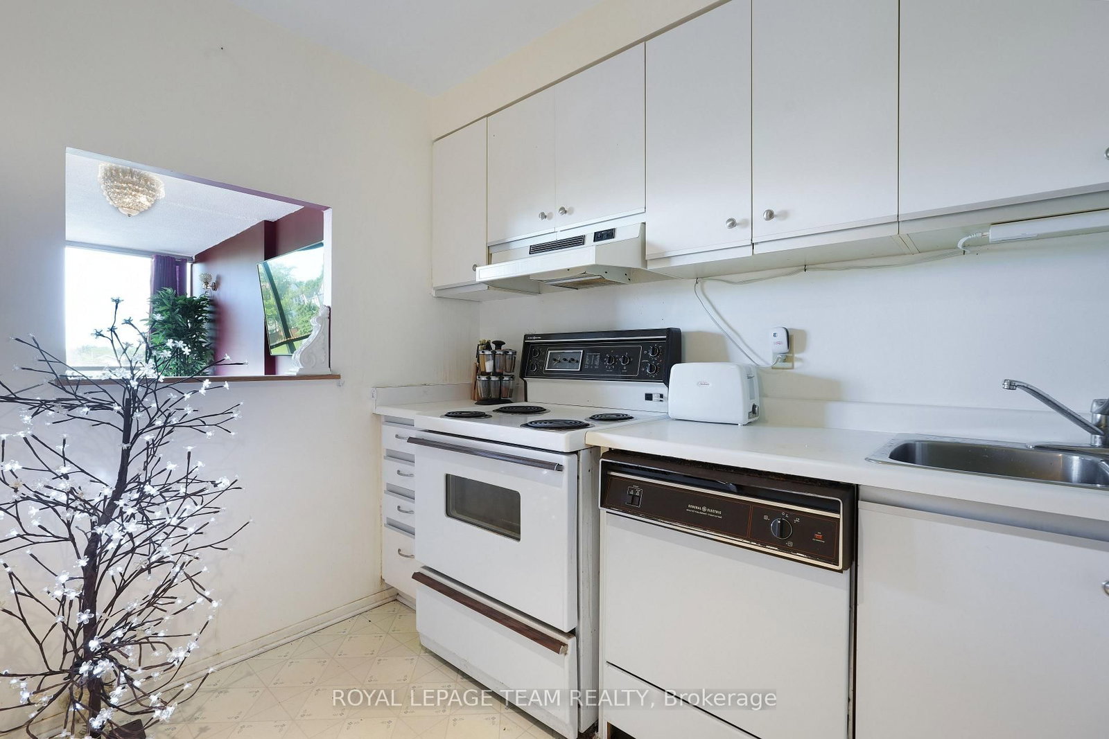2760 Carousel Crescent • #507 • Ottawa, ON photo 15