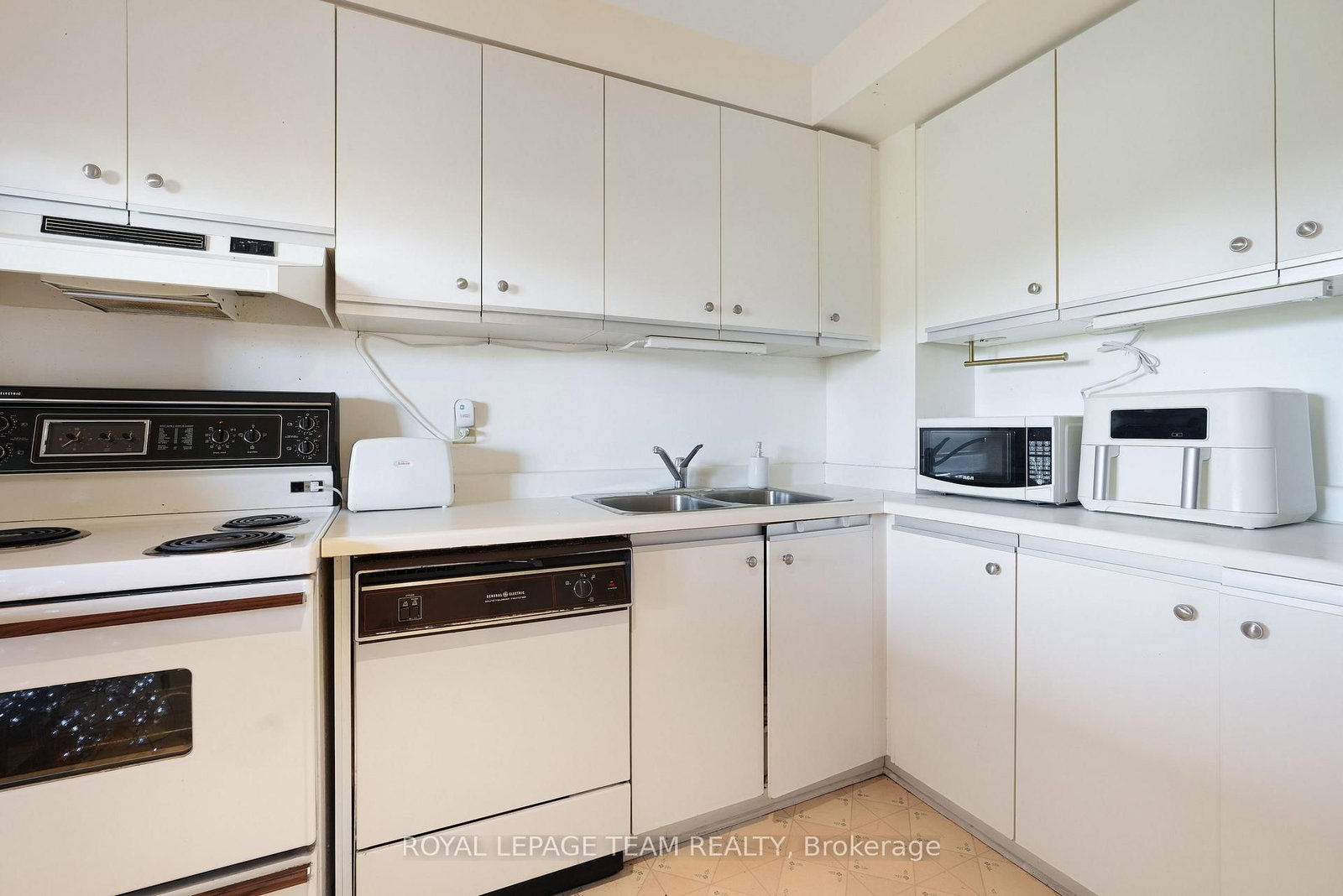 2760 Carousel Crescent • #507 • Ottawa, ON photo 17