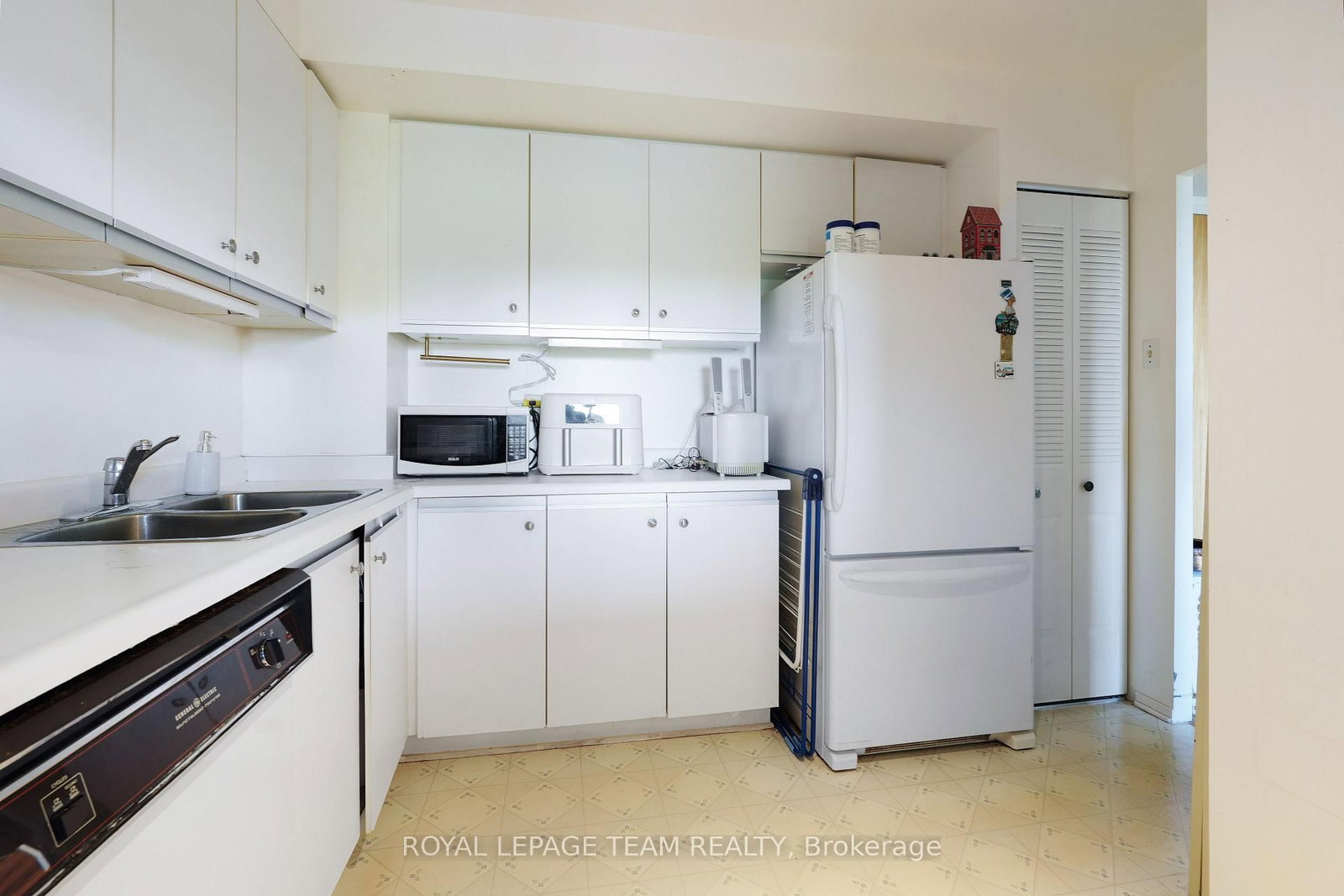 2760 Carousel Crescent • #507 • Ottawa, ON photo 18