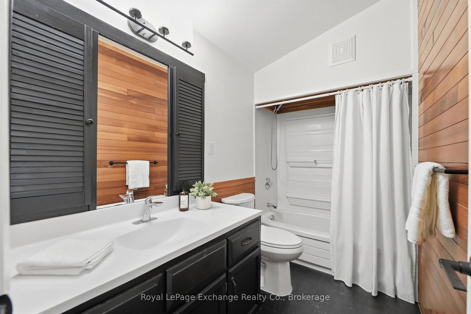 243 Victoria Street • Kincardine, ON photo 17
