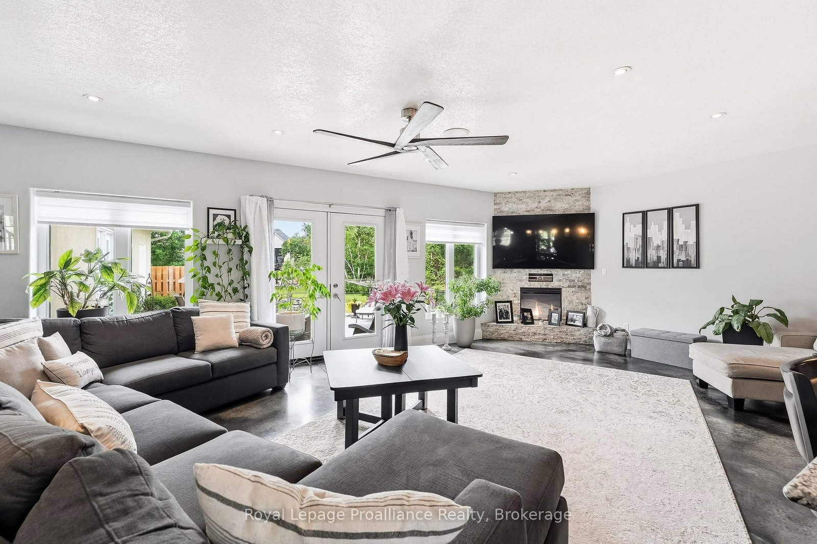 1646 Harriet Lane • Selwyn, ON photo 10
