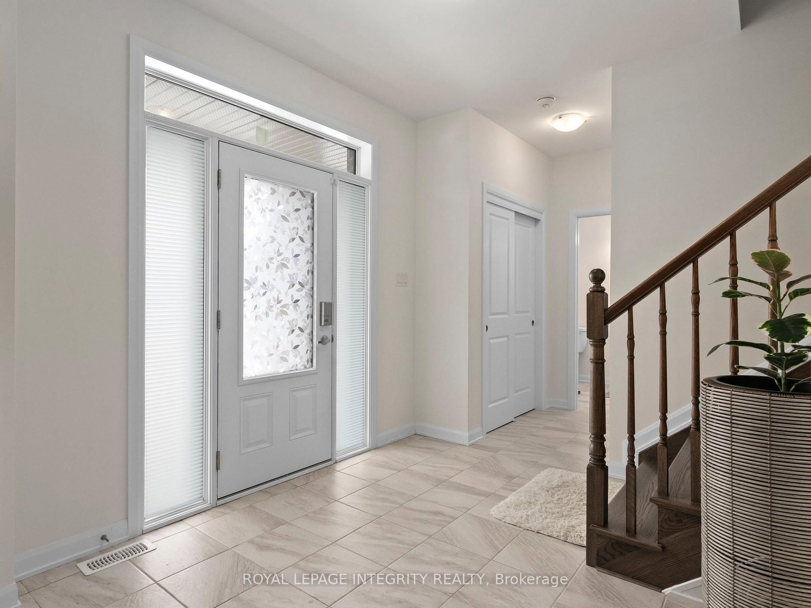 168 Maynooth Court • Ottawa, ON photo 4