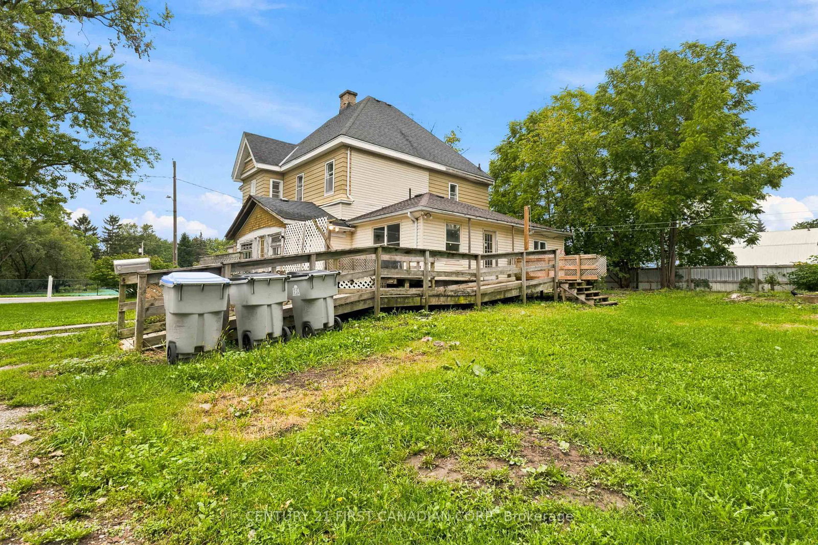 128 Main Street • Lucan Biddulph, ON photo 12
