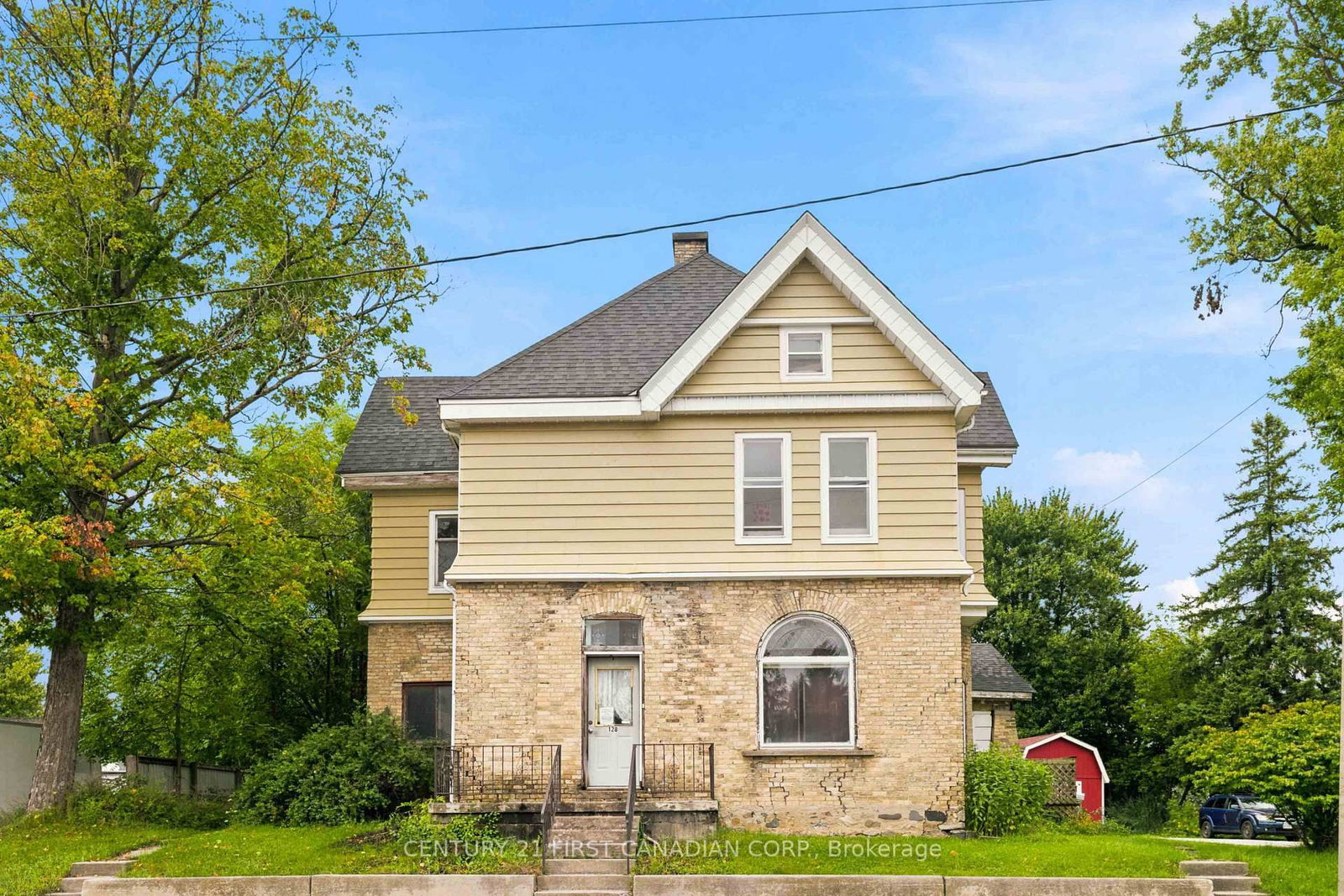 128 Main Street • Lucan Biddulph, ON photo 3