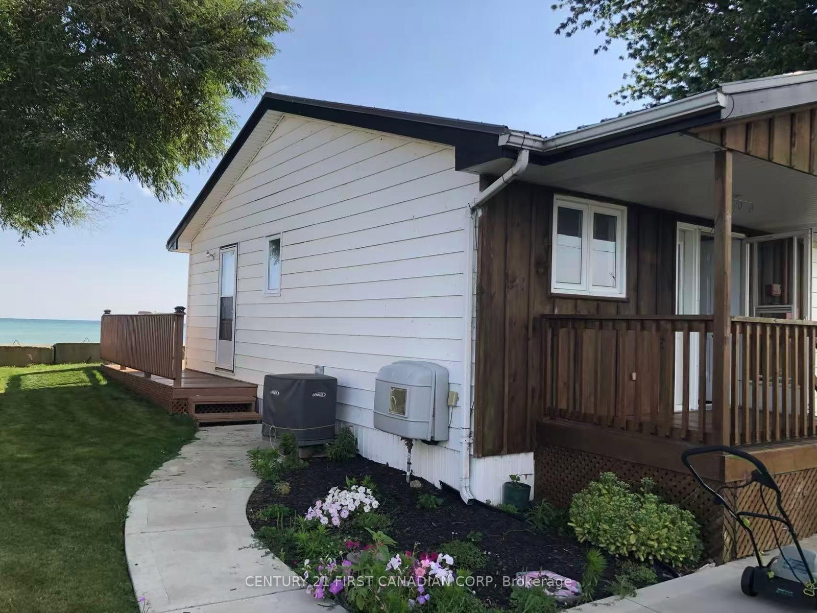 18008 Erie Shore Drive • Chatham-Kent, ON photo 3