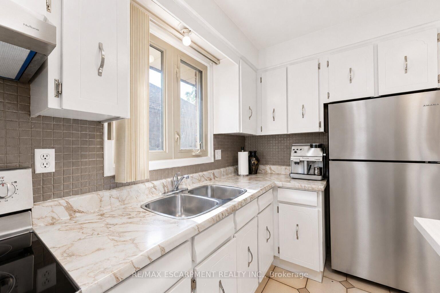 1894 Main Street E • Hamilton, ON photo 10