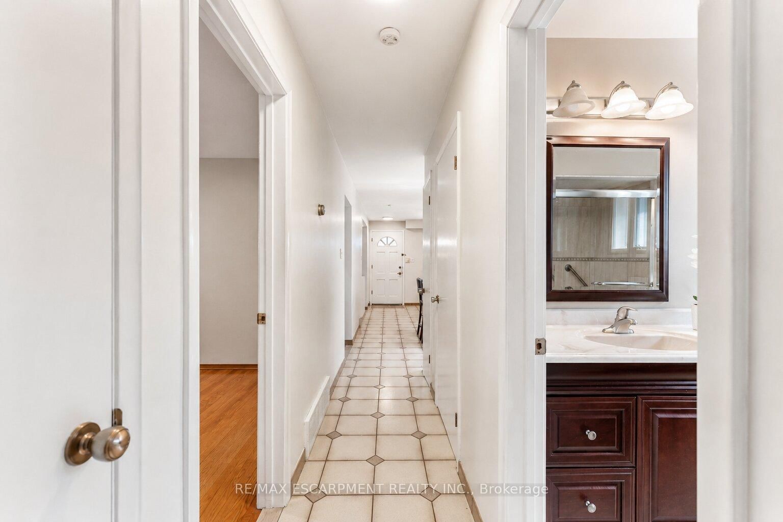 1894 Main Street E • Hamilton, ON photo 11