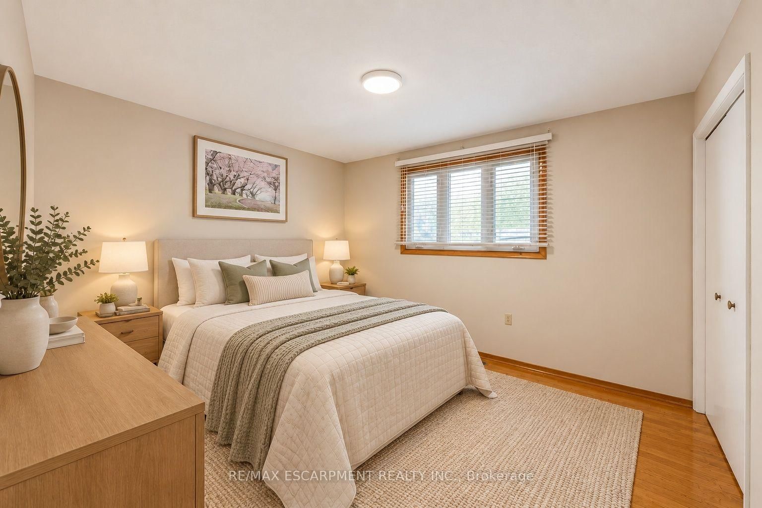1894 Main Street E • Hamilton, ON photo 12