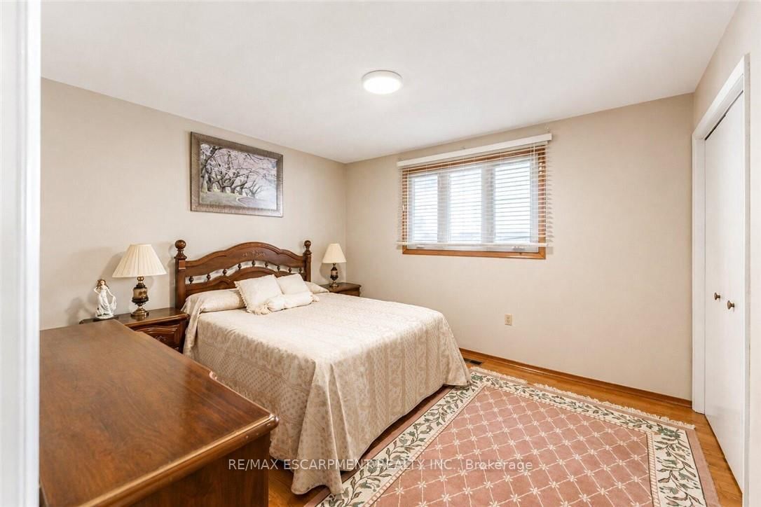 1894 Main Street E • Hamilton, ON photo 14